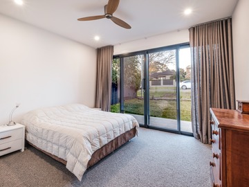 Renting out with online payment: Bedroom with Built-In Robe