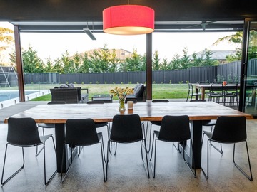 Renting out with online payment: Stunning Open Plan Dining Area