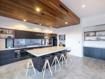 Renting out with online payment: State of the Art Kitchen 