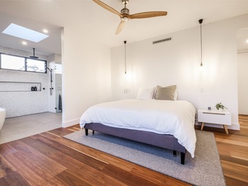 Renting out with online payment: Luxe Bedroom with Walk-In Robe and Ensuite