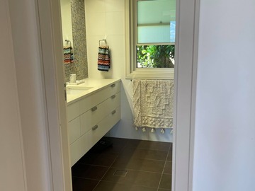 Renting out with online payment: Pristine Bathroom with Feature Tiles