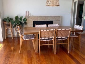 Renting out with online payment: Natural Light Filled Dining Area