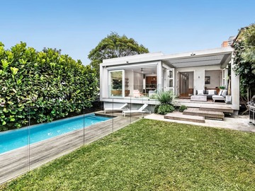 Renting out with online payment: Spacious Leveled Outdoor Area with BBQ 