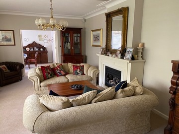 Renting out with online payment: Classical executive home