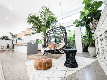 Renting out with online payment: Quirky Beach House with Stunning Bush Views