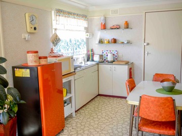 Renting out with online payment: Retro kitchen