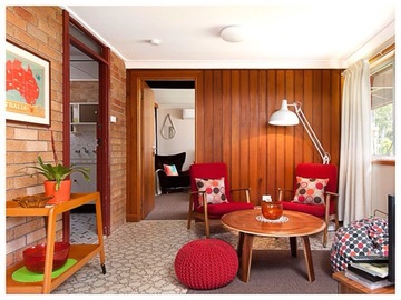 Renting out with online payment: Retro living room