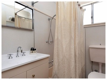 Renting out with online payment: Classic bathroom
