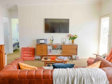 Renting out with online payment: Living room with views to water