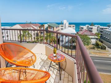 Renting out with online payment: Front Balcony with Ocean Views