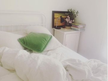 Renting out with online payment: White Bedroom