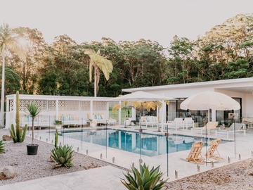 Renting out with online payment: Architecturally Designed Home: A Photographer's Dream Come True