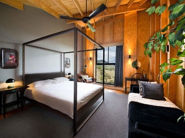 Renting out with online payment: Upstairs Bedroom