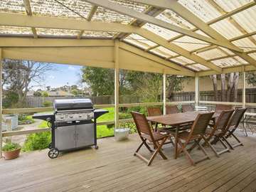 Renting out with online payment: Large Covered Alfresco Space Overlooking the Fenced Garden