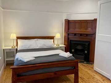 Renting out with online payment: Timber Floored Bedroom