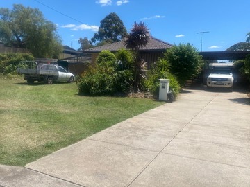 Renting out with online payment: Concrete Driveway and Front Yard