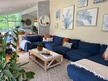 Renting out with online payment: Shades of Blue Themed Lounge Area