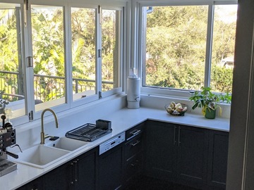 Renting out with online payment: Beautifully designed large Kitchen with balcony 