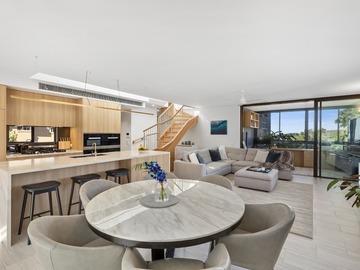 Renting out with online payment: High-End Penthouse Apartment