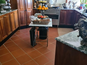 Renting out with online payment: Moulin Rouge Inspired Kitchen