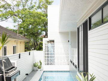 Renting out with online payment: Rectangular pool with breeze block feature wall