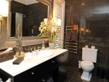 Renting out with online payment: Elegant bathroom