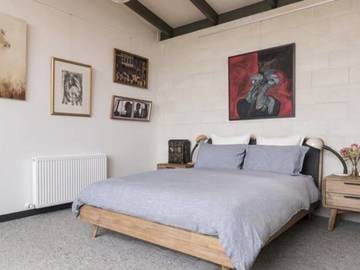 Renting out with online payment: Spacious Bedroom