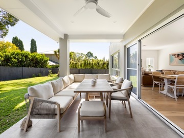 Renting out with online payment: Outdoor seating area with garden view