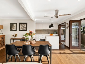 Renting out with online payment: Airy and Bright Dining Area with Terrace Access