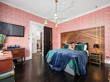 Renting out with online payment: Stunning House with Cool Features