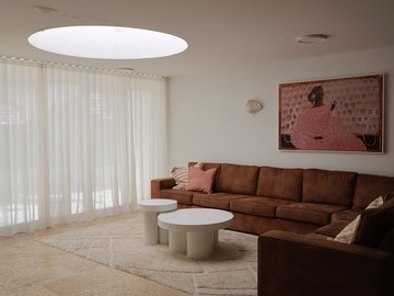 Renting out with online payment: Spacious and Light-Filled Living Area