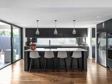 Renting out with online payment: Home in Cheltenham