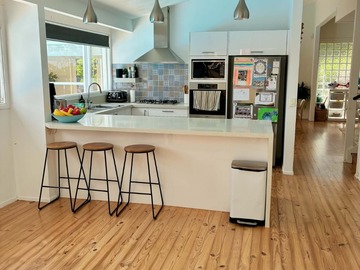 Renting out with online payment: Natural light-filled house 