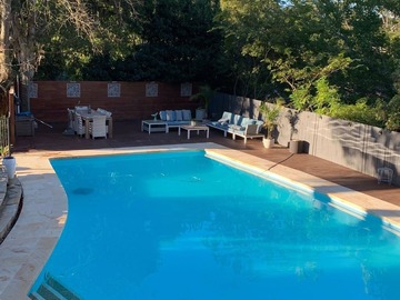 Renting out with online payment: Pool with Poolside Seating